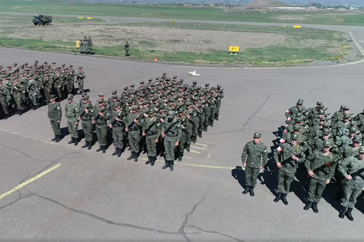 Появилось видео репетиции парада Победы в подмосковном Алабине