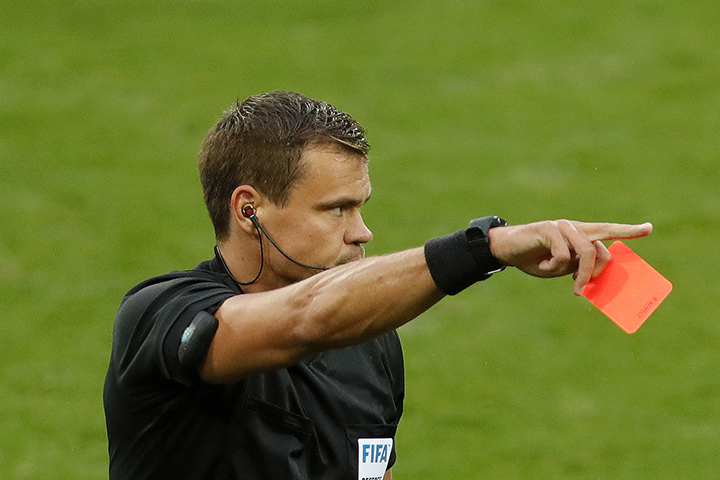 Футбольного арбитра Левникова отстранили от работы минимум на два матча РПЛ