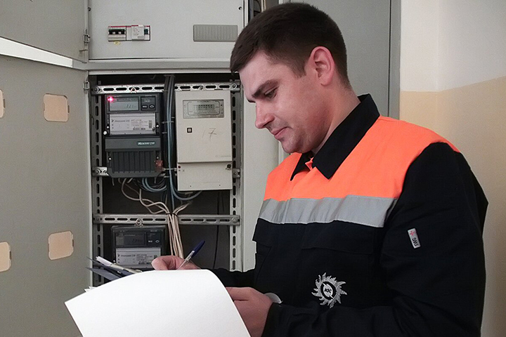 Столичным коммунальщикам выдадут удостоверения с QR-кодами