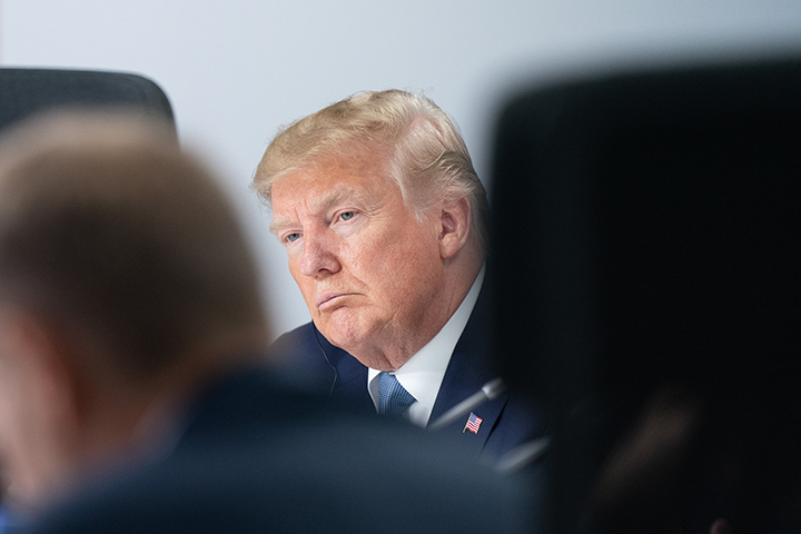 Facebook объявил, что Трампа разблокируют через два года