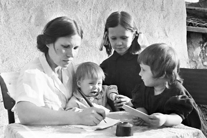 Письмо папе на фронт. Жена и дочери красноармейца И. П. Буреева. Апрель 1942 г. 