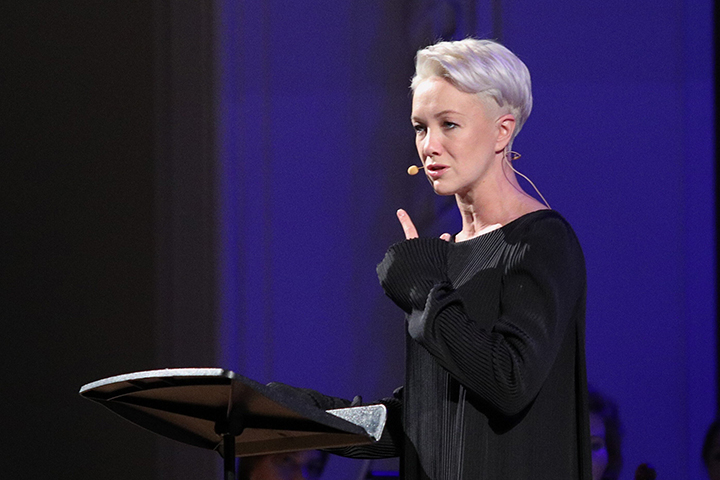 «Не хотела разрушать весь мир»: Мороз прокомментировала слухи о разводе с Богомоловым из-за Собчак