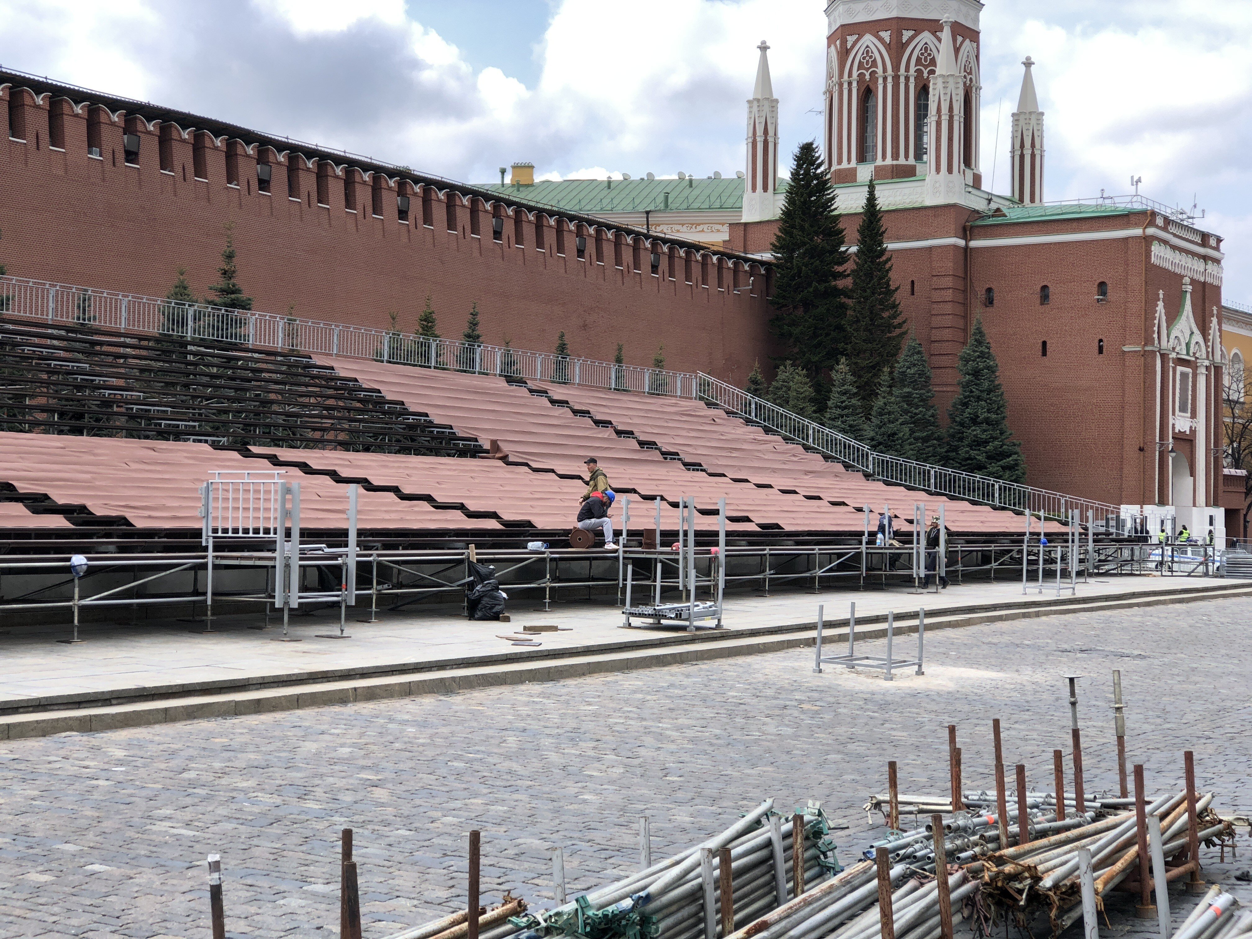 Мавзолей и некрополь у Кремля закроют для посетителей до 14 мая