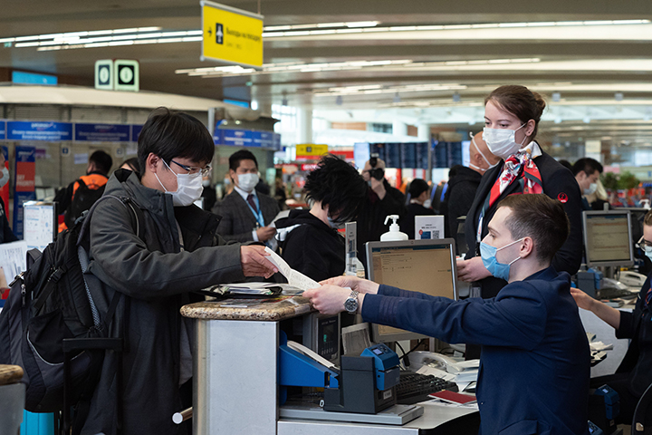 Минтранс предложил создать в аэропортах коридоры для вакцинированных