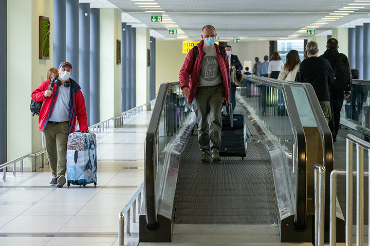 Власти ЕС уточнили порядок въезда туристов после вакцинации
