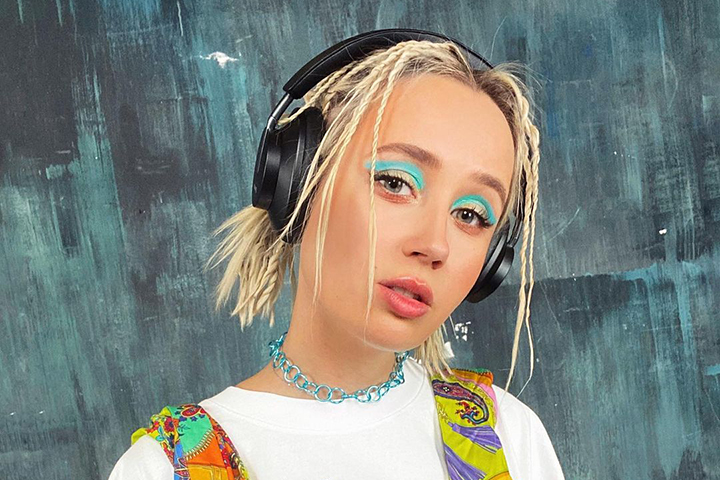 «Пора походу»: Клава Кока примерила белое платье и помолвочное кольцо