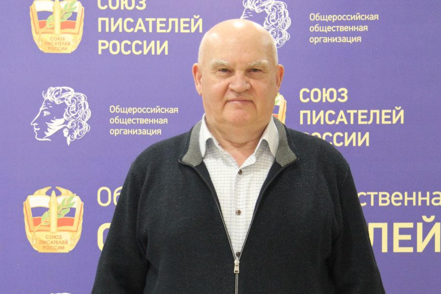 Российский писатель Александр Лапин