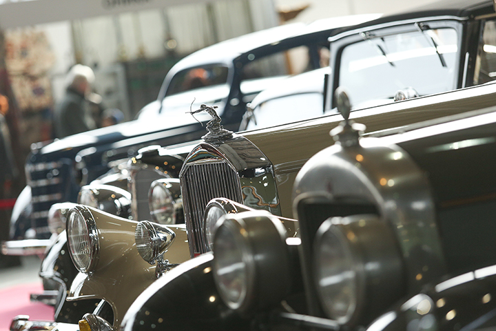 Лжеавтоподборщик обманул двух жителей столицы на четыре миллиона рублей