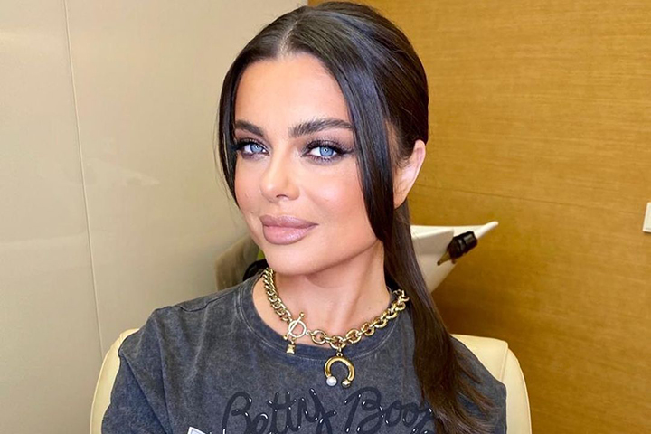 «Какие красивые»: Королева с сыном на прогулке восхитила фанатов в Сети