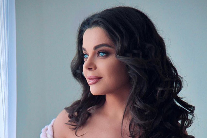 «Крыша едет»: Королеву раскритиковали за откровенные фото в купальнике