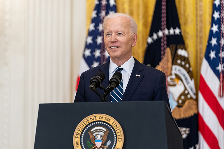 Отставные генералы засомневались в психическом и физическом состоянии Байдена