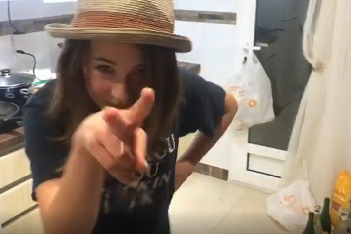 «Жалко ребенка»: дочь Алексея Панина возмутила пользователей танцем с сигаретой