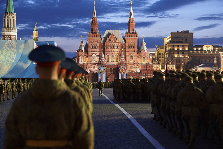 Вторая ночная репетиция парада Победы началась на Красной площади в Москве