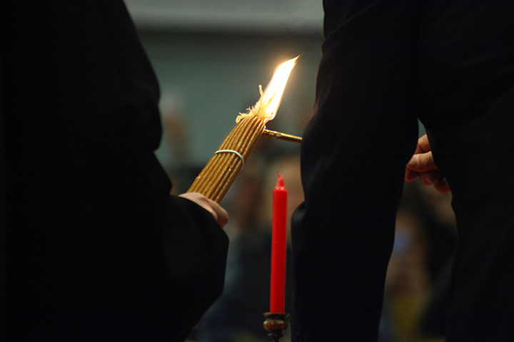 Благодатный огонь сошел в Иерусалиме в храме Гроба Господня