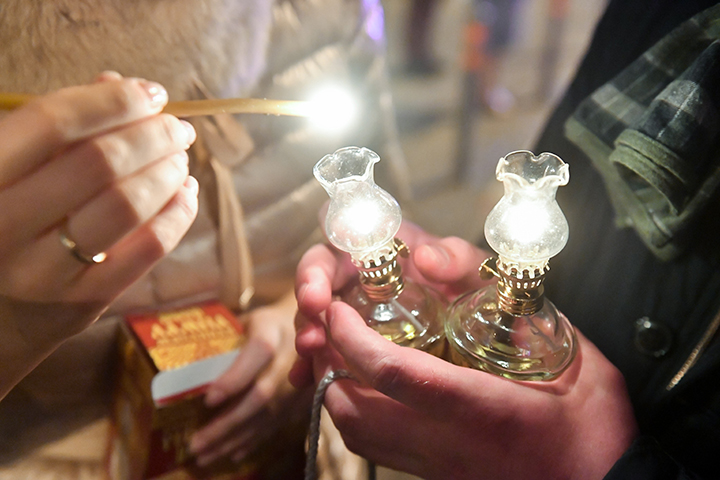 Самолет с Благодатным огнем приземлился в Москве