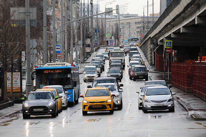 Москвичей предупредили о дожде с грозой вечером 15 июня
