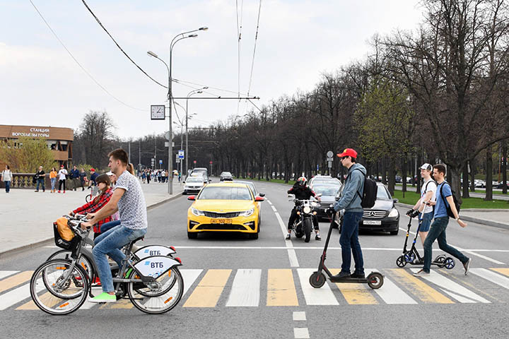 Движение в Хлебном переулке в центре Москвы восстановили
