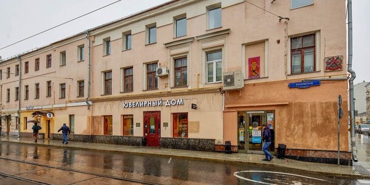 Фасад старинного здания отремонтируют в Басманном районе Москвы