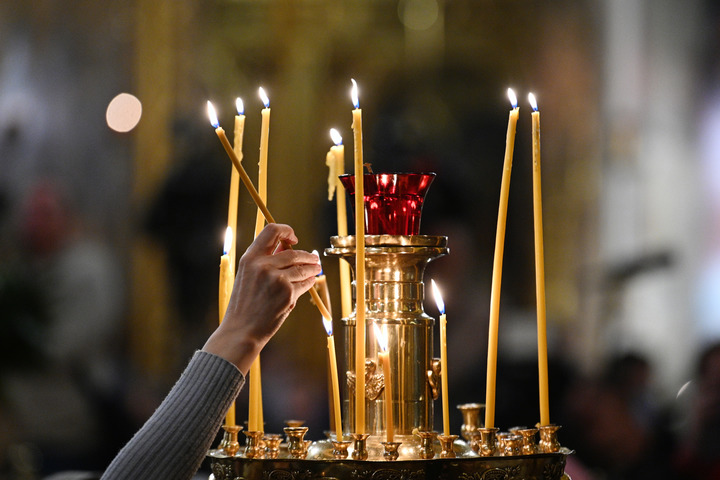 В столичном храме Христа Спасителя началось пасхальное богослужение