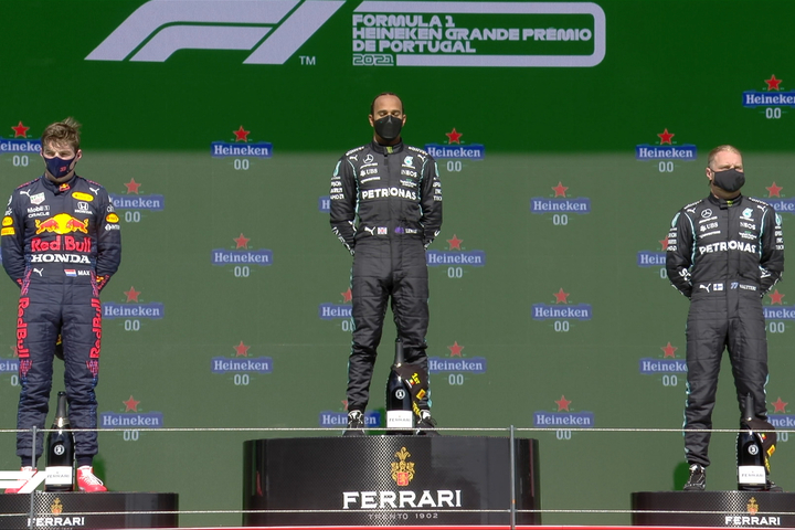 Льюис Хэмилтон одержал победу в Гран-при Португалии