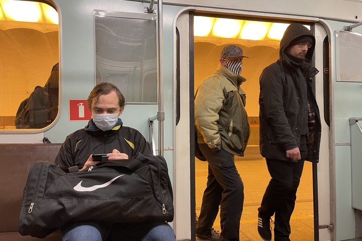 Стало известно, сколько человек соблюдают масочный режим в Санкт-Петербурге