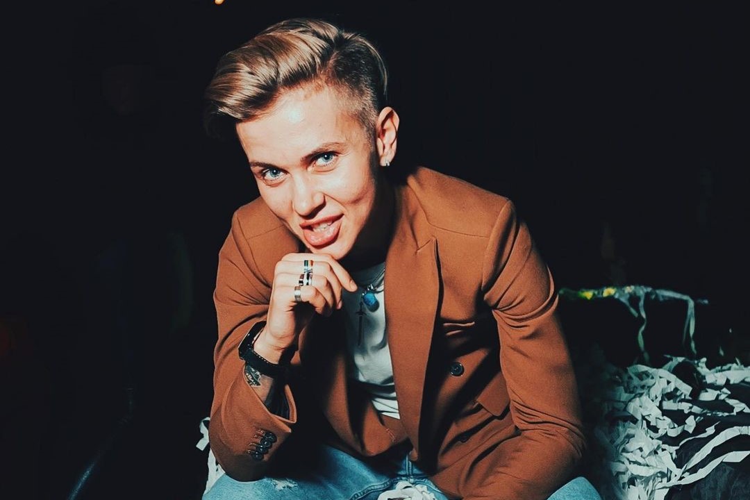 СМИ: Экс-ведущую «Ревизорро» отпустили из полиции после поножовщины в Москве