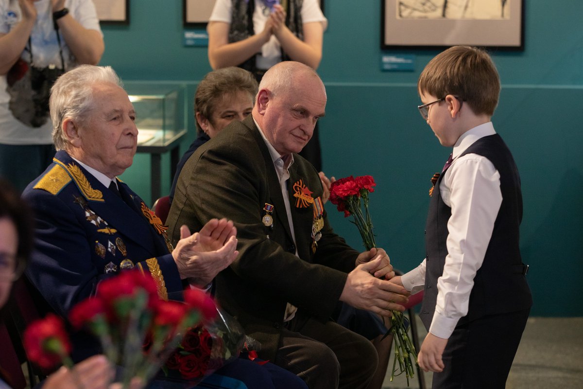 Школьников и студентов наградили в Музее Победы за участие в проекте «Горячее сердце»