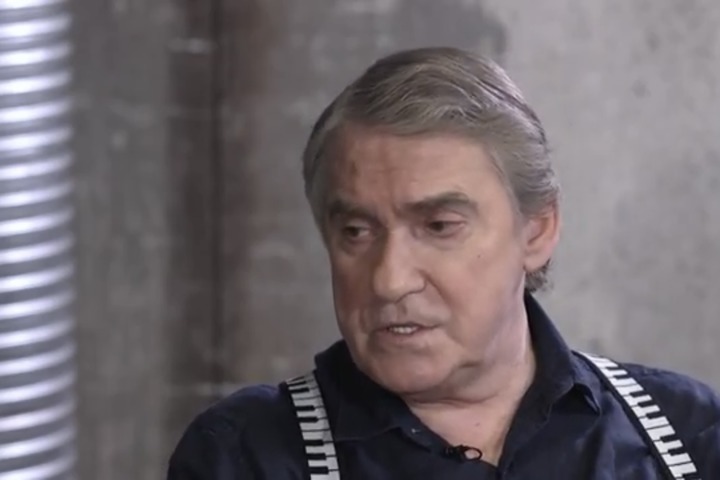 Гаркалин вспомнил, как Меньшов «ползал перед ним на коленях»