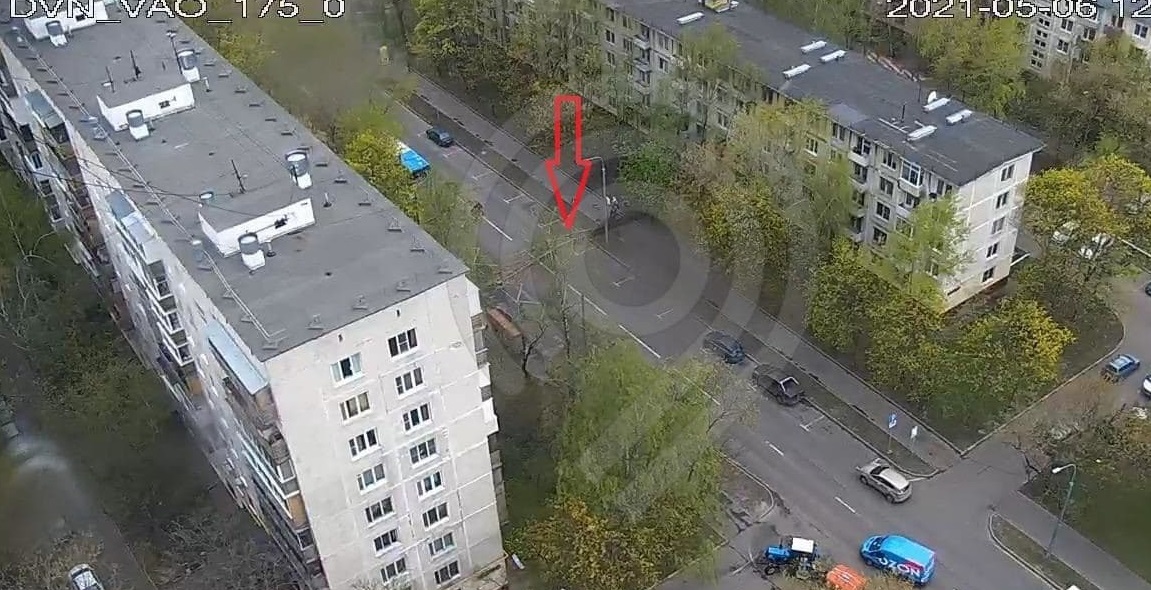 Дерево упало на дорогу на востоке Москвы