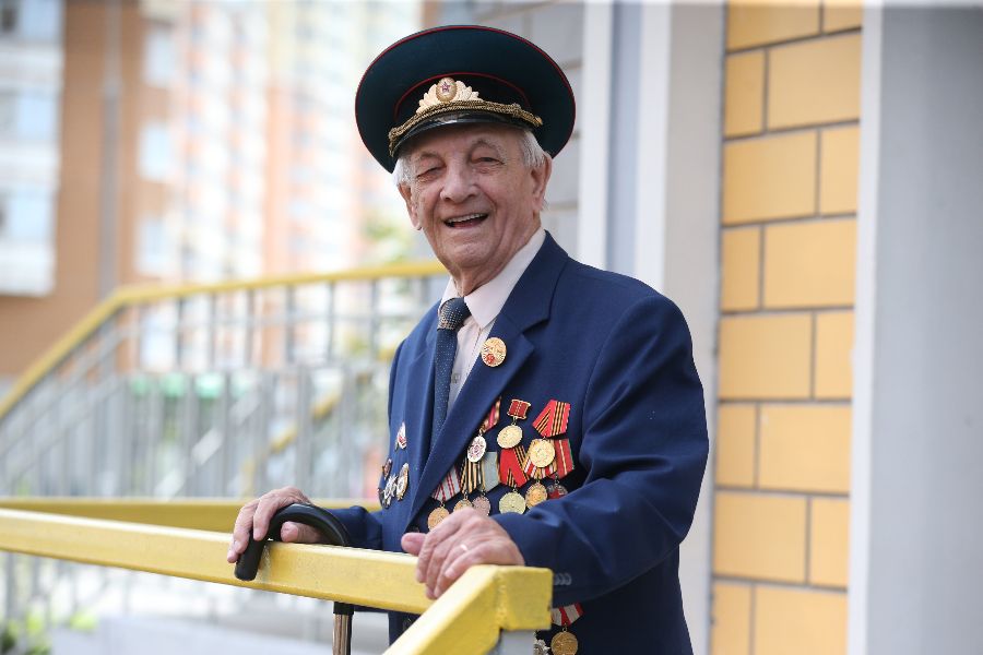 Подносил патроны и заряжал диски. Григорий Стародубцев был «вторым номером» в пулеметном расчете, а потом продолжил службу в артиллерии