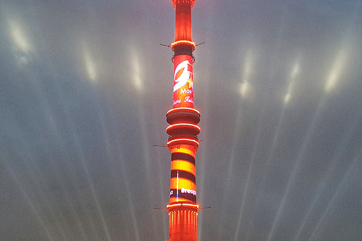 Шесть молний попали в Останкинскую телебашню во время грозы в четверг