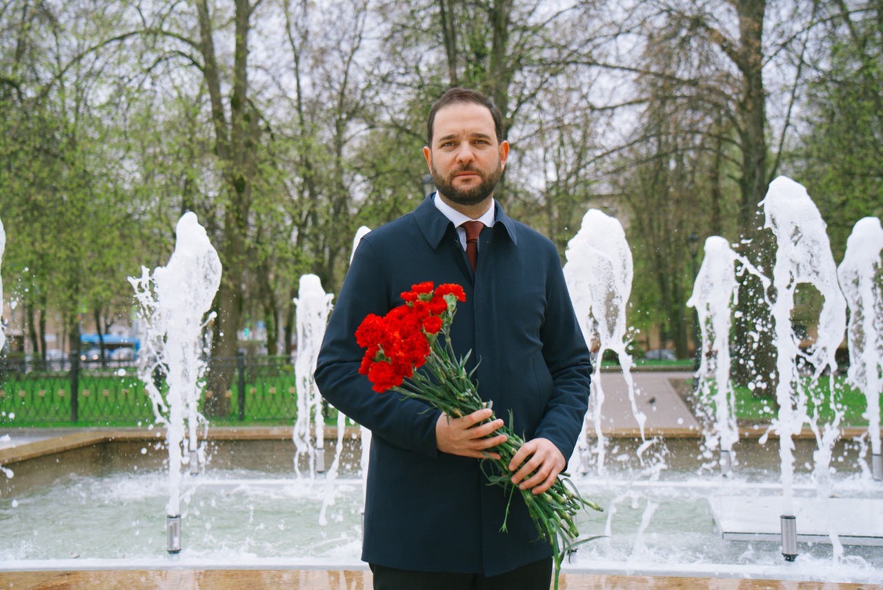 Российский ученый Мажуга поздравил с Днем Победы легендарного летчика Киртока 