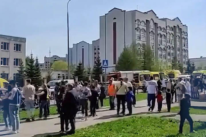 СМИ: Учитель и шесть детей погибли при стрельбе в казанской школе