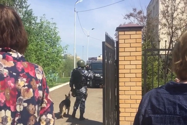 «Взрыв и выстрелы»: ученицы казанской школы рассказали, как им удалось спастись