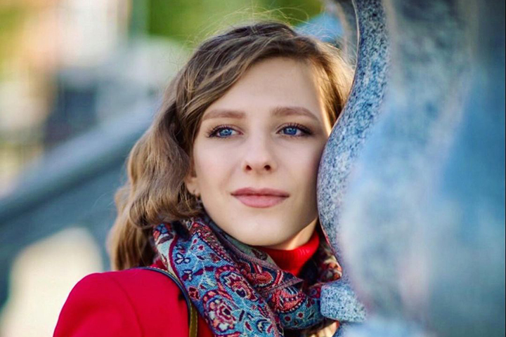 «Считать солнечных зайчиков»: Лиза Арзамасова поделилась своим настроем с поклонниками