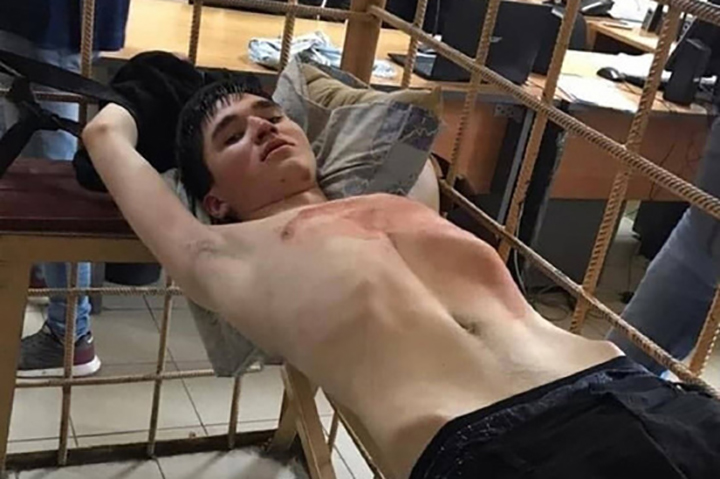 Полицейского, опубликовавшего видео допроса казанского стрелка, уволили