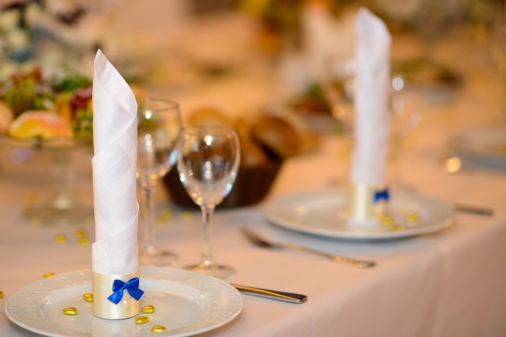 Юрист рассказал о распространенных схемах обсчета в кафе и ресторанах