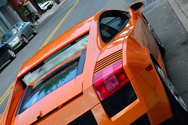 Два Rolls-Royce и почти 200 Mercedes эвакуировали в Москве с начала весны