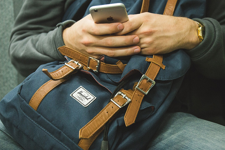 Столичный таксист похитил рюкзак с дорогой техникой у пассажира