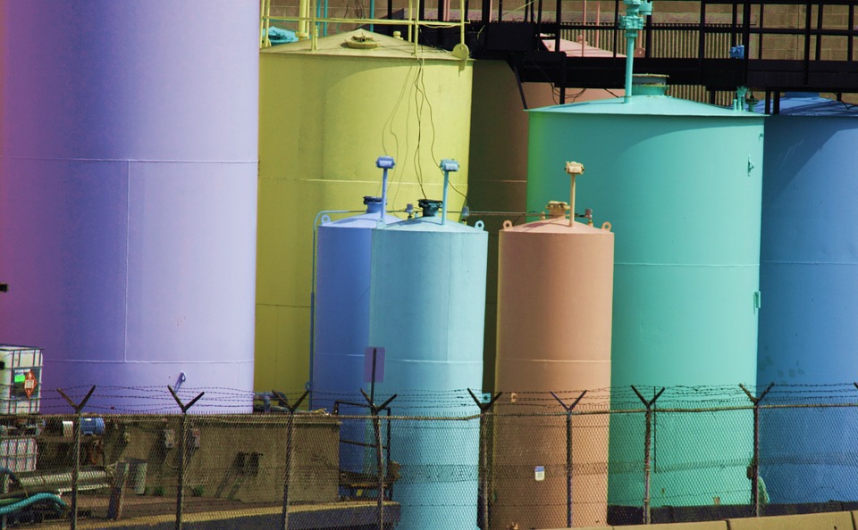 Утечка топлива произошла из крупного резервуара в Красноярском крае