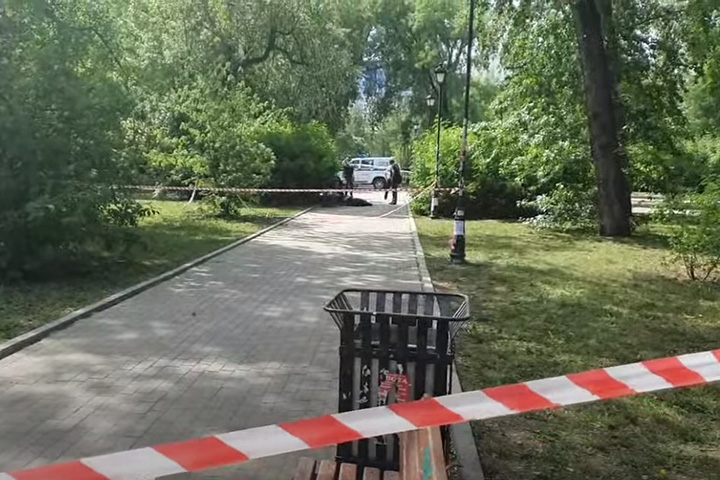 Три человека погибли в результате нападения мужчины с ножом в Екатеринбурге