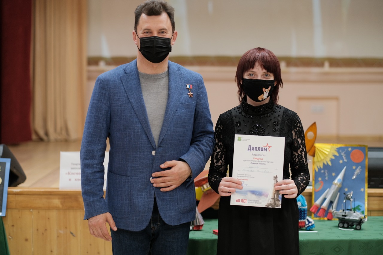 Герой России Роман Романенко поздравил победителей фестиваля в ЮАО «Созвездие талантов»