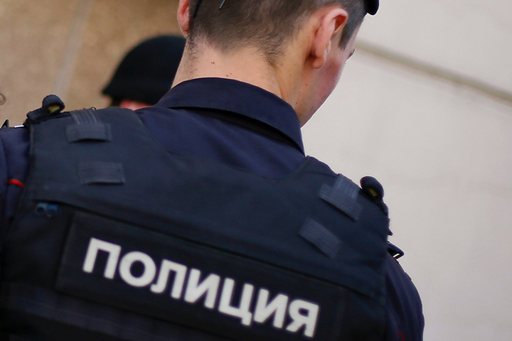 Вещи стоимостью 231 тысячу рублей похитили из автомобиля москвички