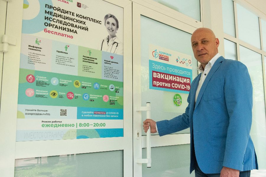 На- родный артист России Денис Майданов про- шел чекап в павильо- не, который находится в парке «Фили»