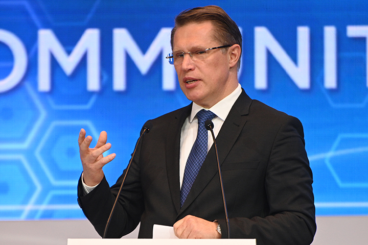Мурашко призвал ускорить формирование коллективного иммунитета к COVID-19