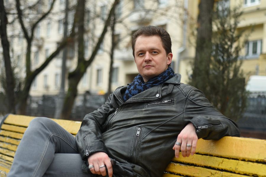 Актер Алексей Каркушко на Патриарших прудах учил роль Воланда для постановки любительского театра