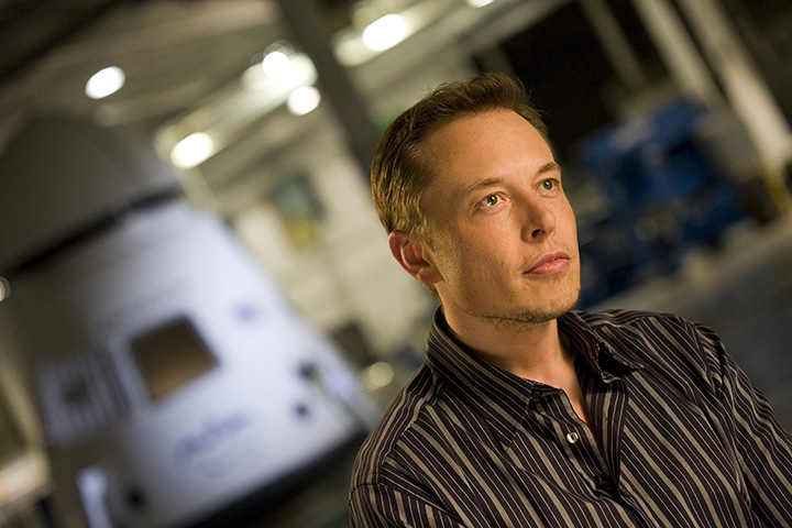 Минпромторг предложил Маску обсудить строительство завода Tesla в России