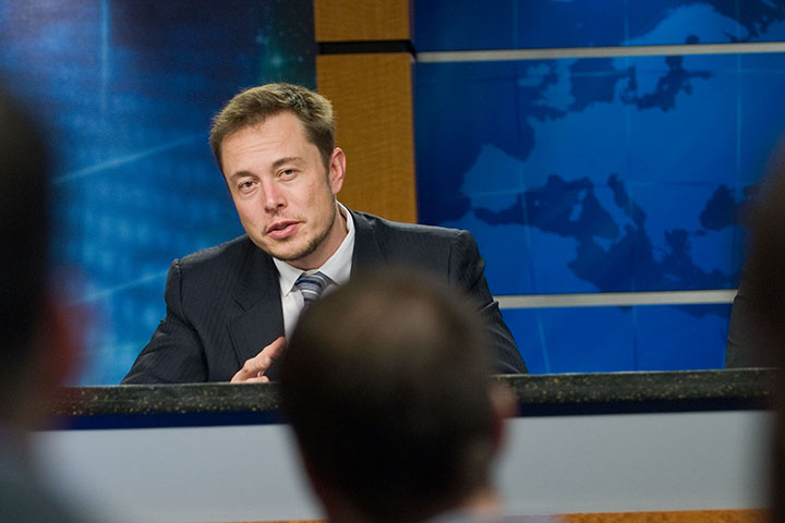 «Толкин вертится в гробу»: Маск раскритиковал новый сериал по «Властелину колец»