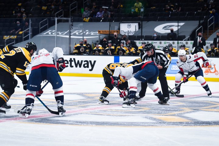 Гол Овечкина не помог «Вашингтону» обыграть «Бостон» в плей-офф НХЛ