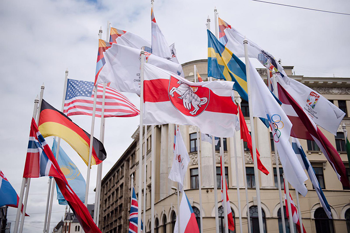 Мэр Риги распорядился снять флаг IIHF на городской площади